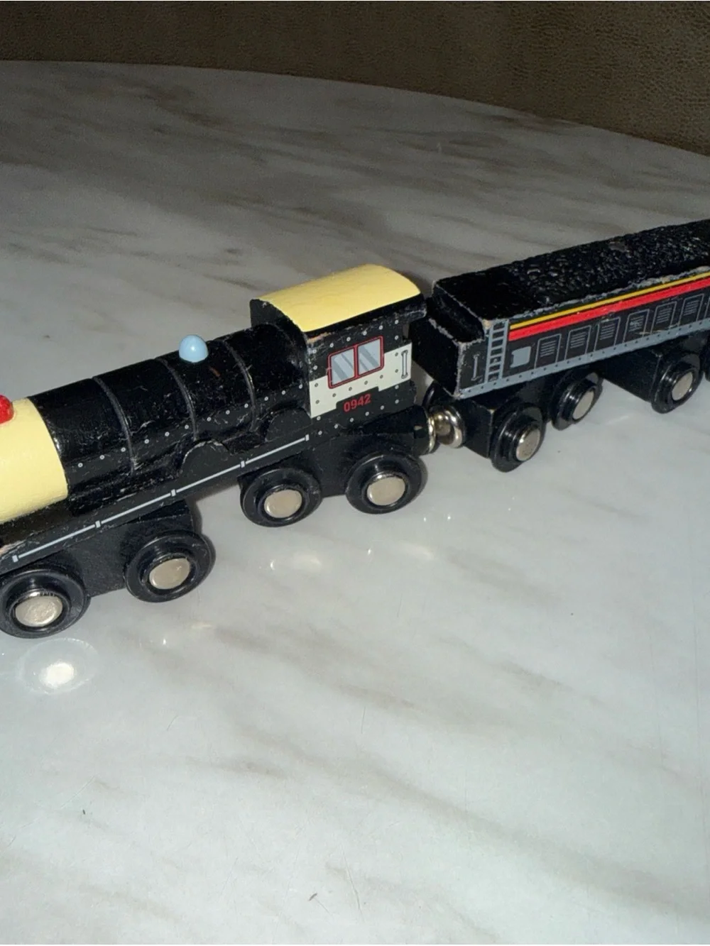 Train wood magnetic front train and caboose